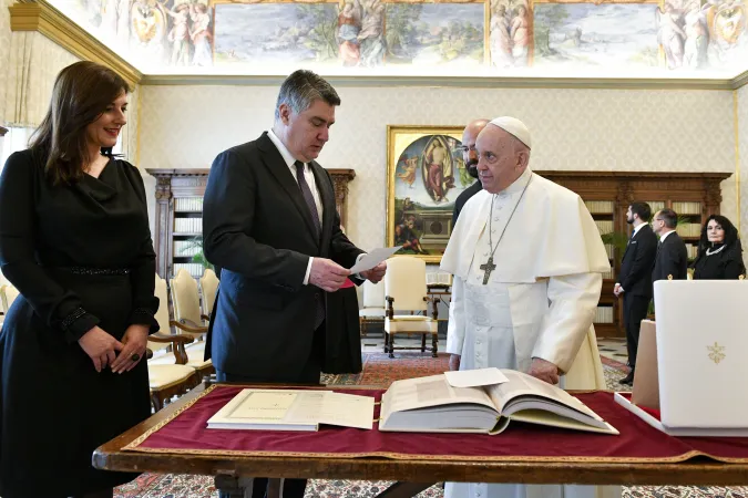 Papa Francesco, Milanovic | Il presidente croato Milanovic con Papa Francesco, Palazzo Apostolico Vaticano, 15 novembre 2021 | Vatican Media / ACI Group
