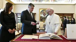 Il presidente croato Milanovic con Papa Francesco, Palazzo Apostolico Vaticano, 15 novembre 2021 / Vatican Media / ACI Group