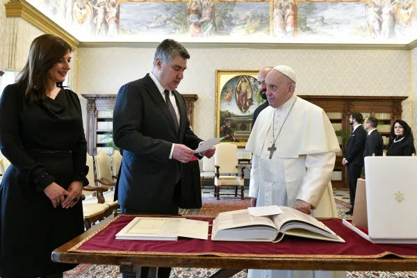Il presidente croato Milanovic con Papa Francesco, Palazzo Apostolico Vaticano, 15 novembre 2021 / Vatican Media / ACI Group