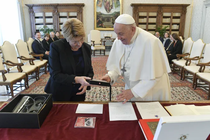 Papa Francesco, Viola Amherd | Papa Francesco con la presidente svizzera Viola Amherd, Palazzo Apostolico Vaticano, 4 maggio 2024 | Vatican Media / ACI Group