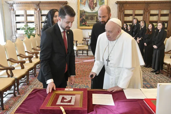 Papa Francesco con il presidente di Montenegro Jakov Milatović, Palazzo Apostolico Vaticano, 7 marzo 2024 / Vatican Media / ACI Group