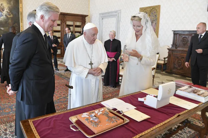Papa Francesco con il re Filippo e la regina Matilde del Belgio, Palazzo Apostolico Vaticano, 14 settembre 2023 | Vatican Media / ACI Group