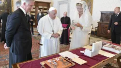 Papa Francesco con il re Filippo e la regina Matilde del Belgio, Palazzo Apostolico Vaticano, 14 settembre 2023 / Vatican Media / ACI Group