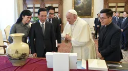 Papa Francesco e il presidente del Viet Nam Vo Van Thuong, Palazzo Apostolico Vaticano, 27 luglio 2023 / Vatican Media / ACI Group
