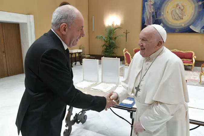Papa Francesco, Támas Sulyok | Papa Francesco saluta il presidente ungherese Támas Sulyok, Auletta Paolo VI, 25 aprile 2024 | Vatican Media / ACI Group