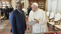 Papa Francesco con Umaro Sissoco Embaló, presidente della Guinea Bissau, Palazzo Apostolico Vaticano, 29 gennaio 2024 / Vatican Media / ACI Group
