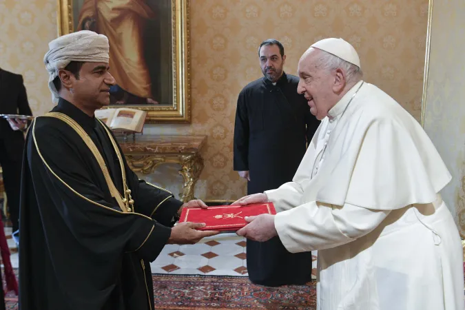Papa Francesco, ambasciatore al Hasani | Papa Francesco riceve le credenziali dell'ambasciatore di Oman presso la Santa Sede Mahmood bin Hamed bin Nasser Al Hasani | Vatican Media / ACI Group