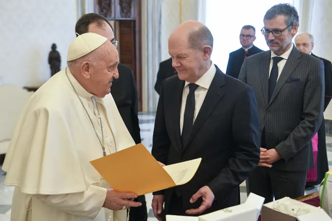 Papa Francesco, Scholz | Papa Francesco e il Cancelliere tedesco Scholz | Vatican Media / ACI Group