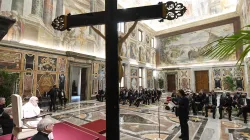 Papa Francesco con i membri dell'associazione "Anima per il sociale nei valori di impresa", Palazzo Apostolico Vaticano, 14 marzo 2022 / Vatican Media / ACI Group