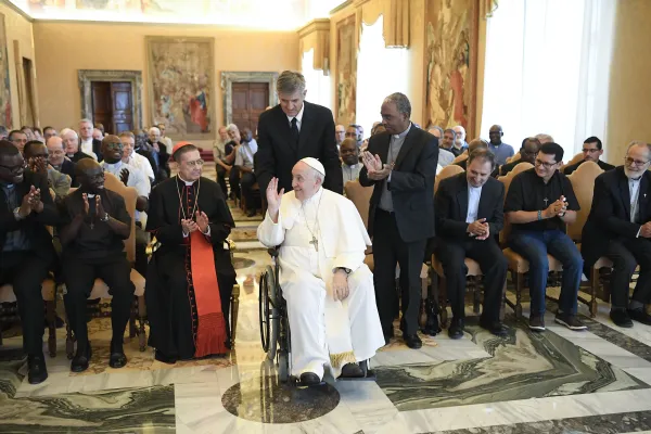 Papa Francesco in udienza con i Comboniani, Palazzo Apostolico Vaticano, 18 giugno 2022 / Vatican Media / ACI Group