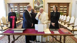 Papa Francesco, il principe Alberto II di Monaco e la principessa Charlene / Vatican Media / ACI Group