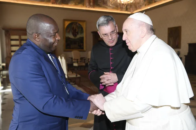 Papa Francesco, presidente del Burundi | Papa Francesco con il presidente del Burundi Ndayishimiye, Palazzo Apostolico Vaticano, 26 marzo 2022 | Vatican Media / ACI Group