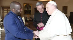 Papa Francesco con il presidente del Burundi Ndayishimiye, Palazzo Apostolico Vaticano, 26 marzo 2022 / Vatican Media / ACI Group