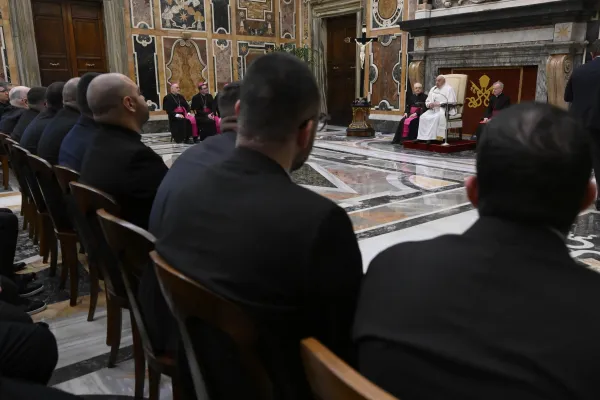 Papa Francesco con i seminaristi del Seminario Arcivescovile di Napoli, Palazzo Apostolico Vaticano, 16 febbraio 2024 / Vatican Media / ACI Group
