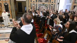 Papa Francesco con la delegazione della Piccola Casa della Misericordia di Gela, 6 novembre 2023 / Vatican Media / ACI Group