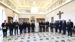 Papa Francesco con Fra' John Dunlap e il suo seguito nell'udienza concessa il 19 giugno 2023 / Vatican Media / ACI Group