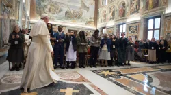 Papa Francesco incontra i partecipanti alla Giornata Mondiale di Riflessione contro la Tratta delle Persone, Sala Clementina, Palazzo Apostolico, 12 febbraio 2018 / Vatican Media / ACI Group