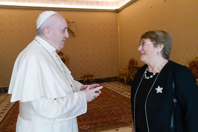 Papa Francesco e Michelle Bachelet | Papa Francesco e l'Alto Commissario ONU per i Diritti Umani Bachelet, Palazzo Apostolico Vaticano, 12 agosto 2020 | Vatican Media / ACI Group