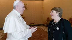 Papa Francesco e l'Alto Commissario ONU per i Diritti Umani Bachelet, Palazzo Apostolico Vaticano, 12 agosto 2020 / Vatican Media / ACI Group