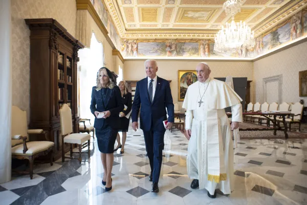 Papa Francesco e Joe Biden al termine dell'incontro, Palazzo Apostolico Vaticano, 29 ottobre 2021 / Vatican Media / ACI Group
