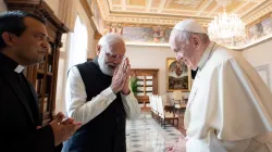 Papa Francesco e il Primo Ministro indiano Nareendra Modi, Palazzo Apostolico Vaticano, 30 ottobre 2021 / Vatican Media / ACI Group
