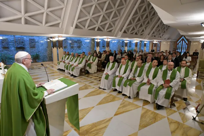 Papa Francesco durante una delle Messe a Santa Marta  | Vatican Media / ACI Group