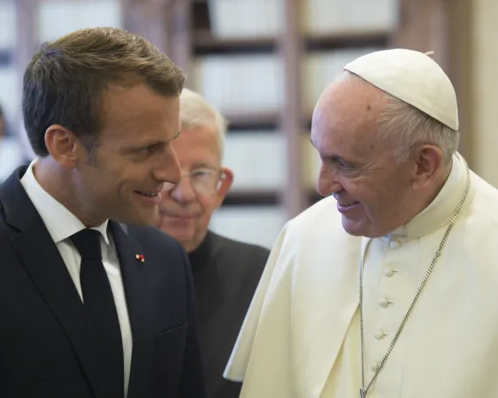 Papa Francesco e il presidente Macron |  | Vatican Media, ACI Group