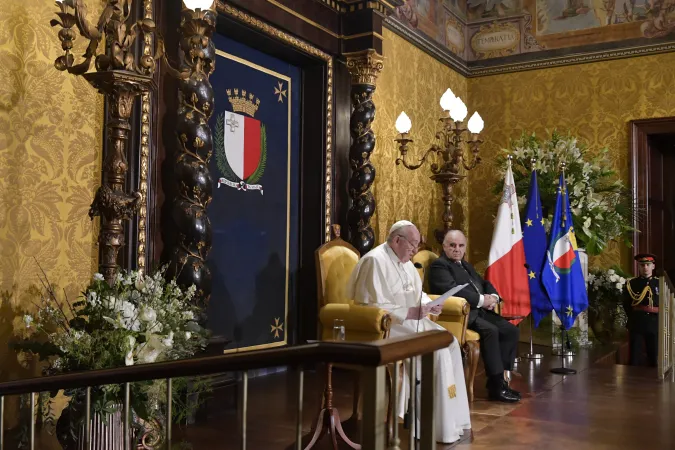 Papa Francesco a Malta | Papa Francesco nel Palazzo del Gran Maestro a La Valletta incontra le autorità civili, Malta, 2 aprile 2022 | Vatican Media / ACI Group