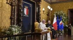 Papa Francesco nel Palazzo del Gran Maestro a La Valletta incontra le autorità civili, Malta, 2 aprile 2022 / Vatican Media / ACI Group