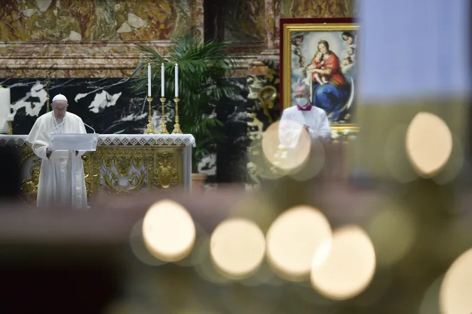 Papa Francesco durante il messaggio pasquale prima della benedizione Urbi et Orbi, Basilica di San Pietro, 4 aprile 2021 | Vatican Media / ACI Group