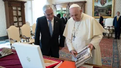 Papa Francesco con il presidente Pinera, Palazzo Apostolico Vatticano  / Vatican Media / ACI Group