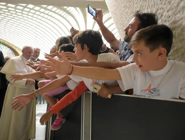 Papa Francesco incontra l'Associazione Italiana Genitori | Papa Francesco incontra le famiglie dell'AGE, aula Paolo VI, 7 settembre 2018  | Vatican Media / ACI Group 