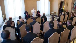 Papa Francesco riceve i Chierici Mariani dell'Immacolata Concezione, Sala del Concistoro, 18 febbraio 2017 / L'Osservatore Romano / ACI Group