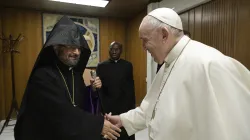 Papa Francesco riceve il Patriarca armeno Sahak II, 6 ottobre 2021 / Vatican Media / ACI Group