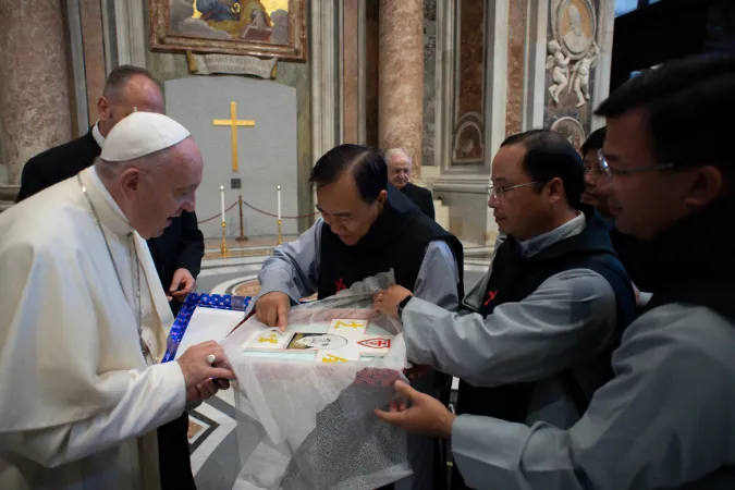 Papa Francesco e una delegazione di Taiwan |  | Vatican Media / ACI Group