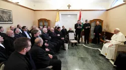 Papa Francesco nell'incontro con i membri della Compagni di Gesù, Nunziatura Apostolica di Budapest, 29 aprile 2023 / Vatican Media / ACI Group