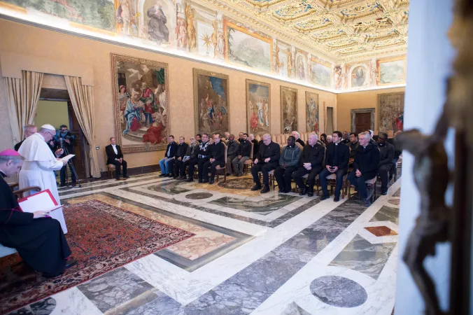 Papa Francesco durante l'incontro con il Capitolo Generale dei Padri Stimmatini, Sala del Concistoro, Palazzo Apostolico Vaticano, 10 febbraio 2018 | Vatican Media / ACI Group