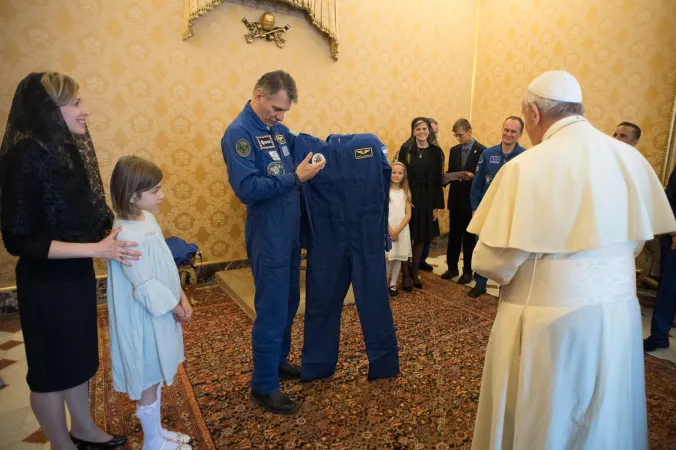 Papa Francesco e gli astronauti | Papa Francesco incontra gli astronauti della ISS53, Vaticano, 8 giugno 2018 | Vatican Media / ACI Group