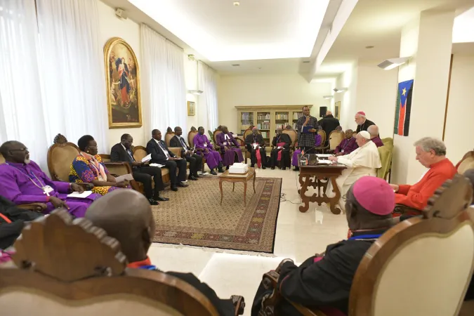 Papa Francesco alla fine del ritiro spirituale per il Sud Sudan, Domus Sanctae Marthae, 11 aprile 2019 | Vatican Media / ACI Group
