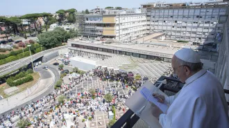 Papa Francesco, Angelus dal Gemelli: “Grazie per la vicinanza”