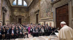 Papa Francesco durante l'udienza all'UNIAPAC, Sala Regia, 17 novembre 2016 / L'Osservatore Romano / ACI Group