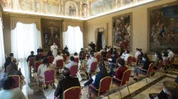 Papa Francesco incontra i giovani di Chemin Neuf, 30 aprile 2021 / Vatican Media / ACI Group