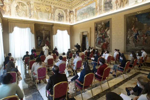Papa Francesco incontra i giovani di Chemin Neuf, 30 aprile 2021 / Vatican Media / ACI Group