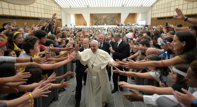Papa Francesco e i cavalieri del Graal | Papa Francesco incontra i Giovani Cavalieri  | L'Osservatore Romano / ACI Group 