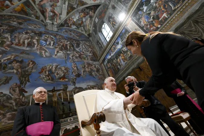 Papa udienza con gli artisti in Sistina |  | Vatican Media / ACI group