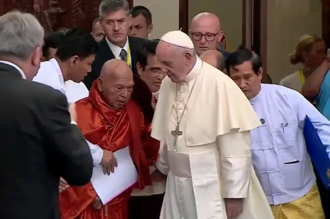 Il Papa viene ricevuto dal Presidente del "Shanga" |  | CTV