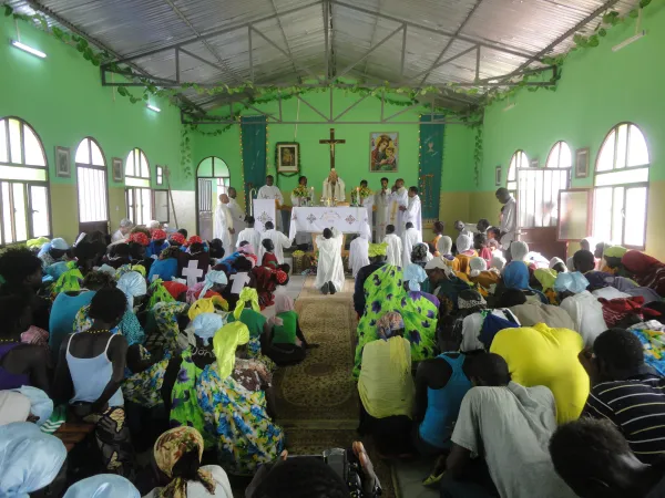 Messa di suffragio | Una immagine di una Messa celebrata in suffragio dei defunti da un sacerdote della Chiesa che Soffre | Aiuto alla Chiesa che Soffre