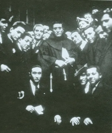 Padre Gemelli con alcuni studenti  |  | pubblico dominio
