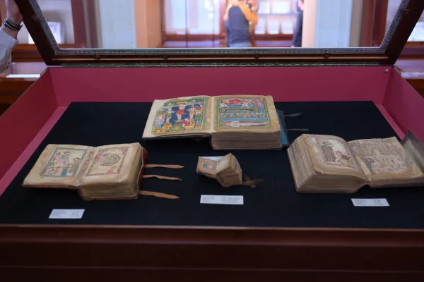 Alcuni dei manoscritti di Artsakh esposti a Erevan / Matenadaran