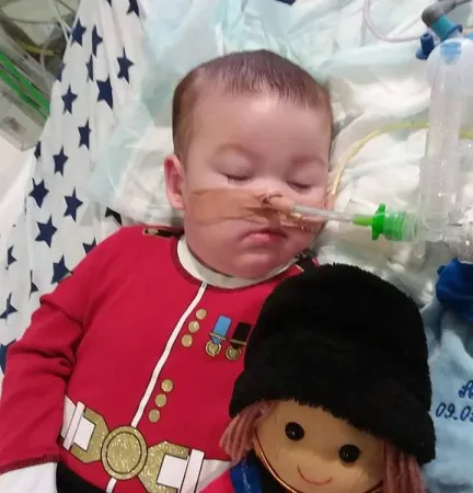Alfie Evans | Il piccolo Alfie Evans, colpito da una malattia che non si riesce a prognosticare | savealfieevans.com